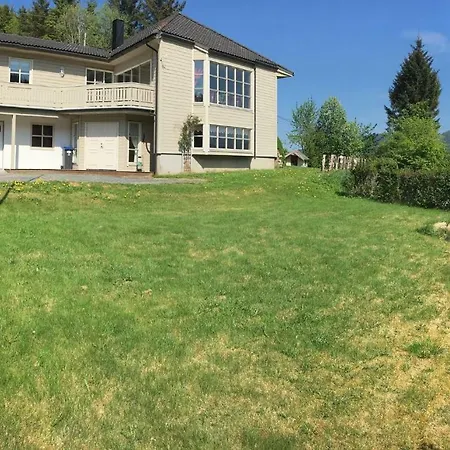 Badalsveien 705 Hol (Averoy, More og Romsdal)